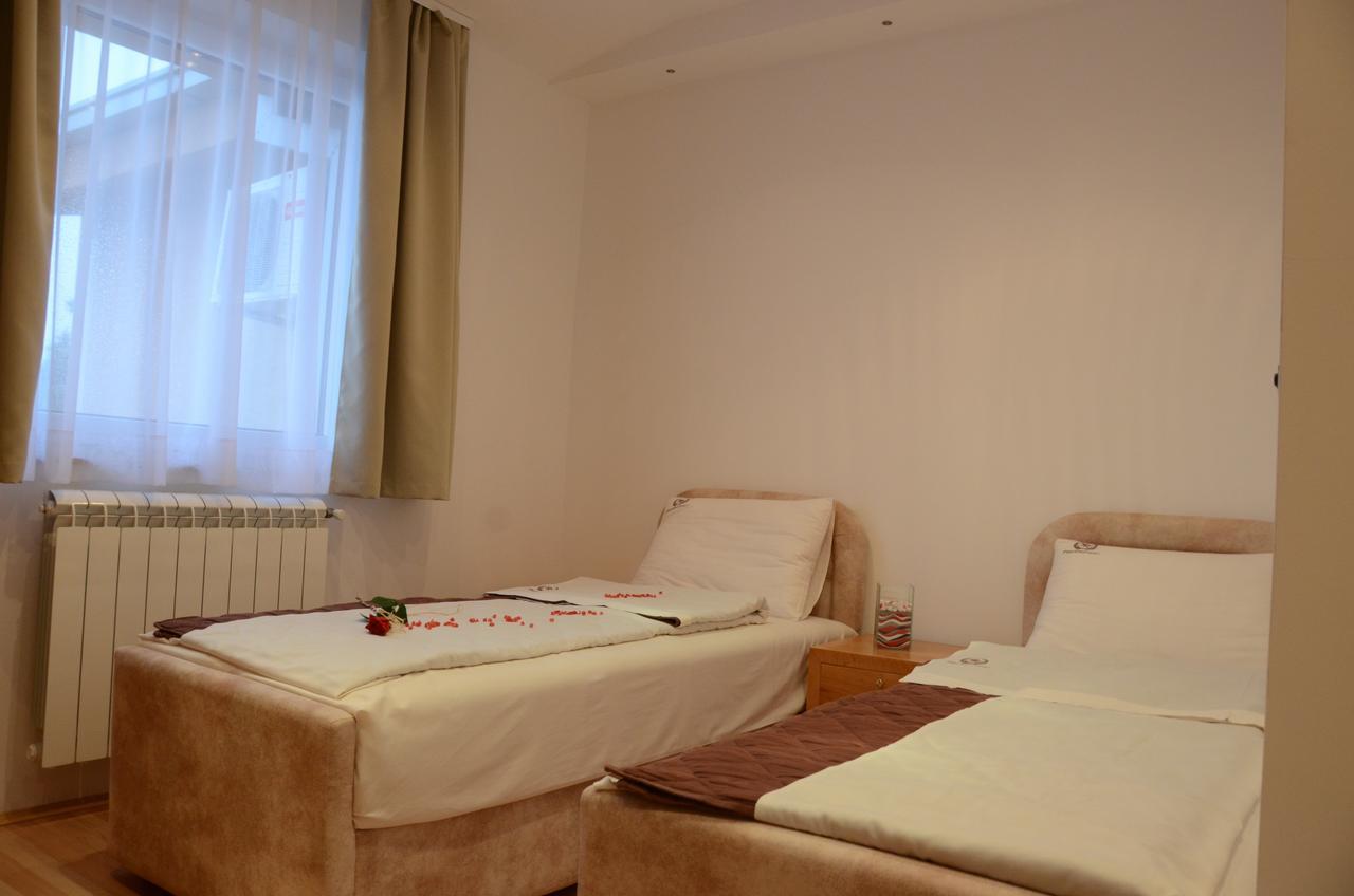 Hotel Mk, Plavi Restoran, Loznica Eksteriør billede